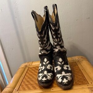 Black and white Corral Vintage cowboy boots